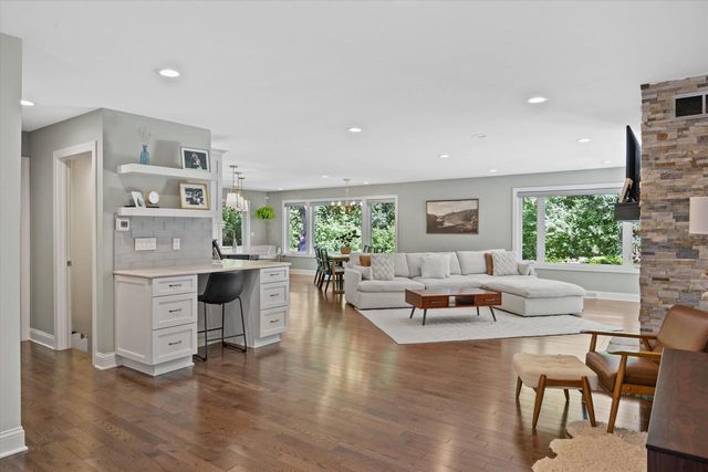 8414 W Poplar DRIVE, Mequon, WI 53097