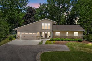 8414 W Poplar DRIVE, Mequon, WI 53097