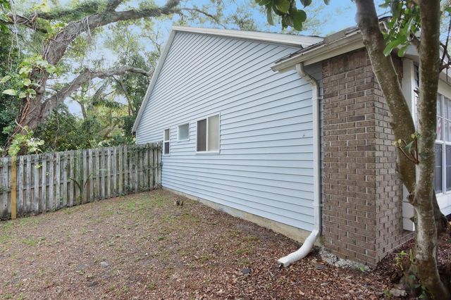 1672 COUNTRYWOOD STREET, Tarpon Springs, FL 34689