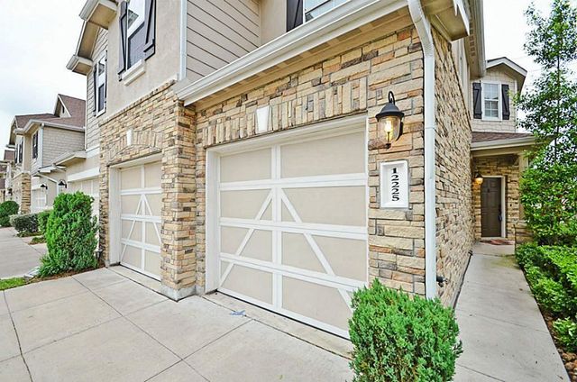 12225 Medina Lake Drive, Tomball, TX 77377