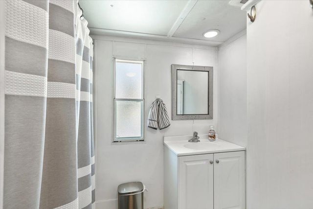 58 Rhodeside Acres, Georgia, VT 05468