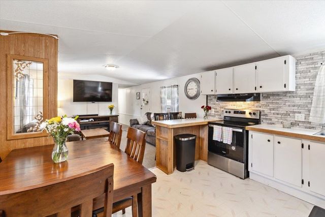 58 Rhodeside Acres, Georgia, VT 05468