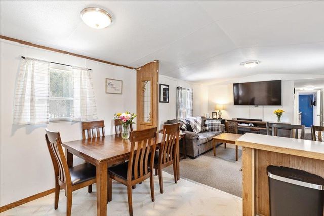 58 Rhodeside Acres, Georgia, VT 05468