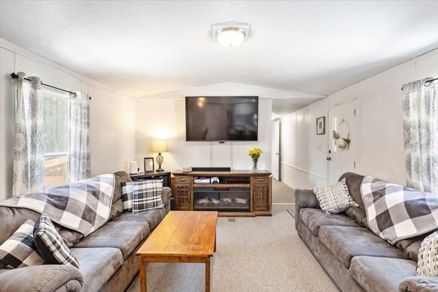 58 Rhodeside Acres, Georgia, VT 05468