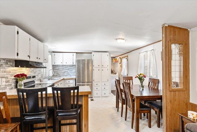 58 Rhodeside Acres, Georgia, VT 05468