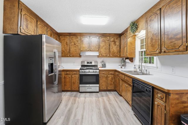 6 Sommerset Drive, Clayton, NC 27520