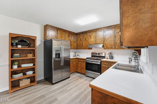 6 Sommerset Drive, Clayton, NC 27520
