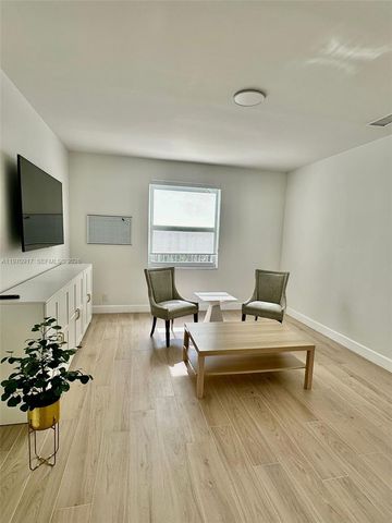 2556 Jardin Mnr, Weston, FL 33327