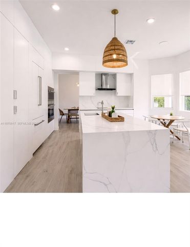 2556 Jardin Mnr, Weston, FL 33327