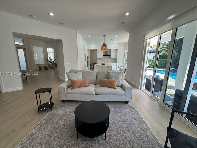 2556 Jardin Mnr, Weston, FL 33327