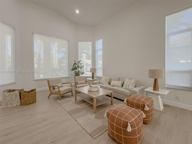 2556 Jardin Mnr, Weston, FL 33327