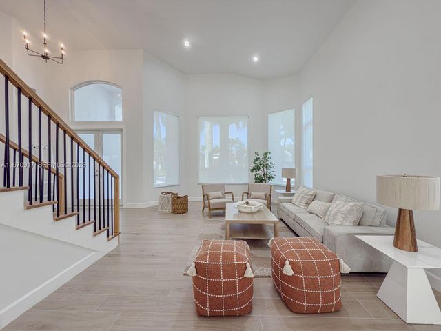 2556 Jardin Mnr, Weston, FL 33327