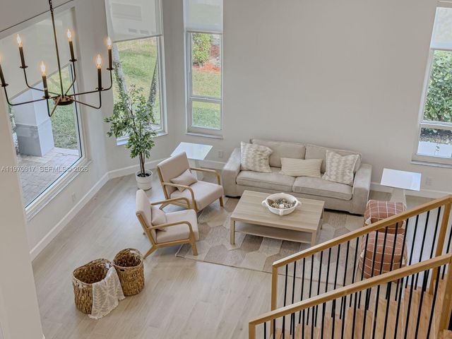 2556 Jardin Mnr, Weston, FL 33327