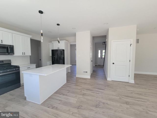 3273 MANAWAY LN, Vineland, NJ 08360