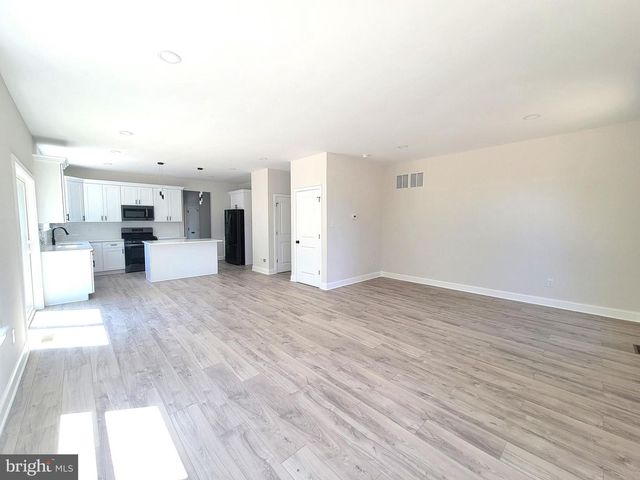 3273 MANAWAY LN, Vineland, NJ 08360