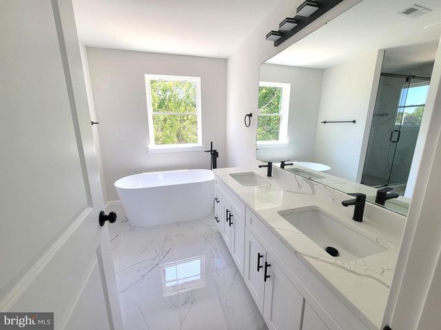 3273 MANAWAY LN, Vineland, NJ 08360