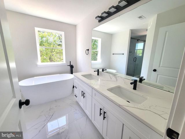 3273 MANAWAY LN, Vineland, NJ 08360