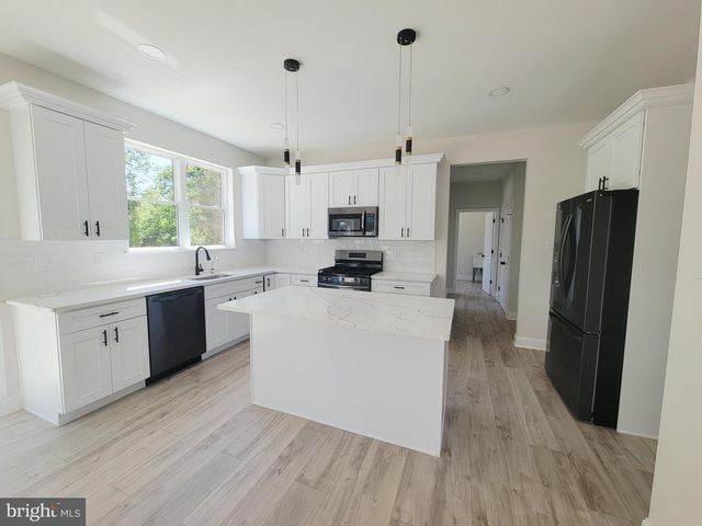 3273 MANAWAY LN, Vineland, NJ 08360