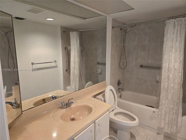 300 SW 130th Ter 413B, Pembroke Pines, FL 33027