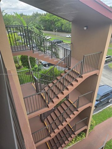 300 SW 130th Ter 413B, Pembroke Pines, FL 33027