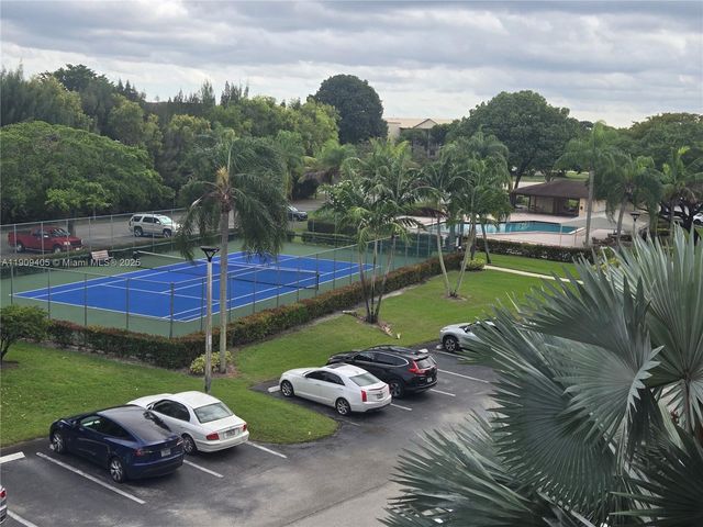 300 SW 130th Ter 413B, Pembroke Pines, FL 33027