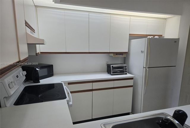 300 SW 130th Ter 413B, Pembroke Pines, FL 33027