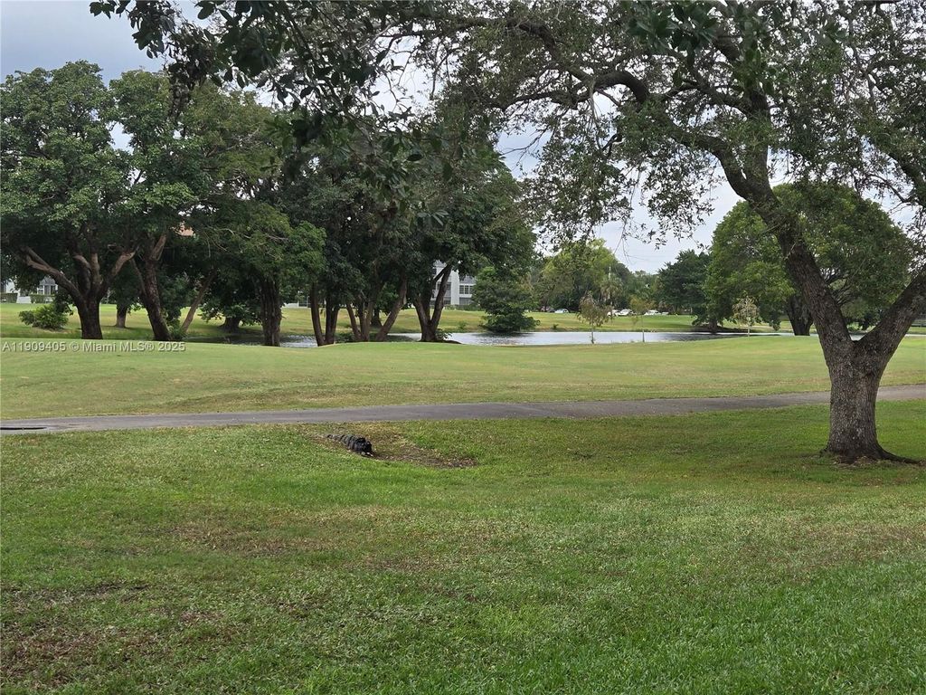 300 SW 130th Ter 413B, Pembroke Pines, FL 33027