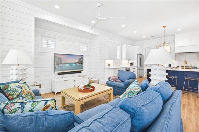 247 Lakeshore St, Port Aransas, TX 78373