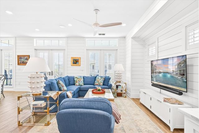 247 Lakeshore St, Port Aransas, TX 78373