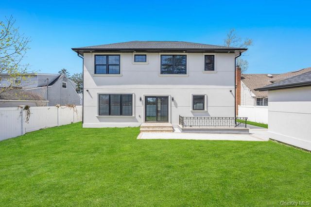 71 Cedar Street, Hicksville, NY 11801
