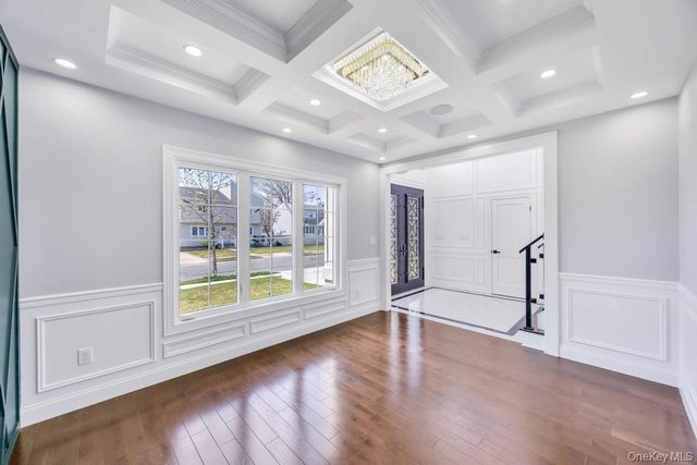 71 Cedar Street, Hicksville, NY 11801