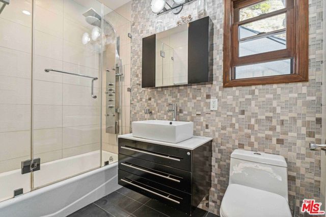 10037 Reevesbury Drive, Beverly Hills, CA 90210