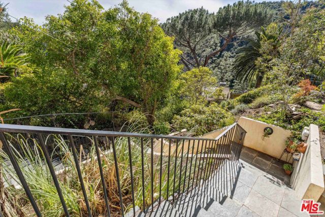 10037 Reevesbury Drive, Beverly Hills, CA 90210