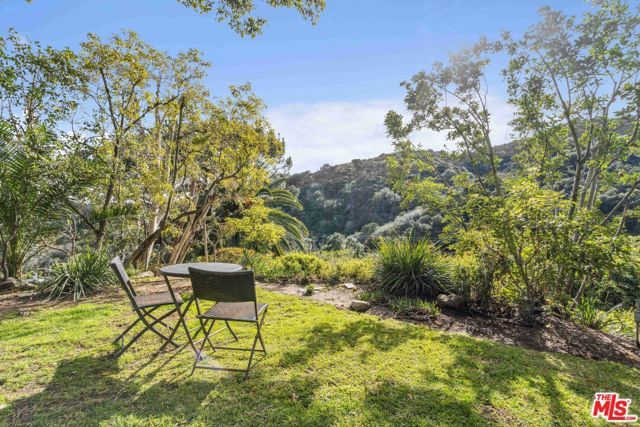 10037 Reevesbury Drive, Beverly Hills, CA 90210