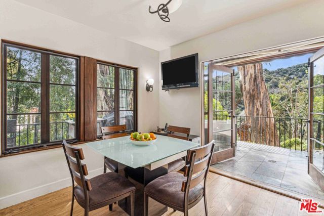 10037 Reevesbury Drive, Beverly Hills, CA 90210