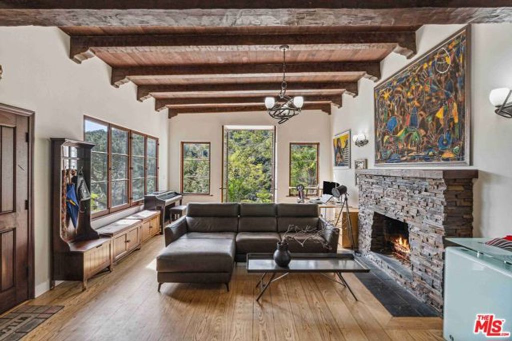 10037 Reevesbury Drive, Beverly Hills, CA 90210