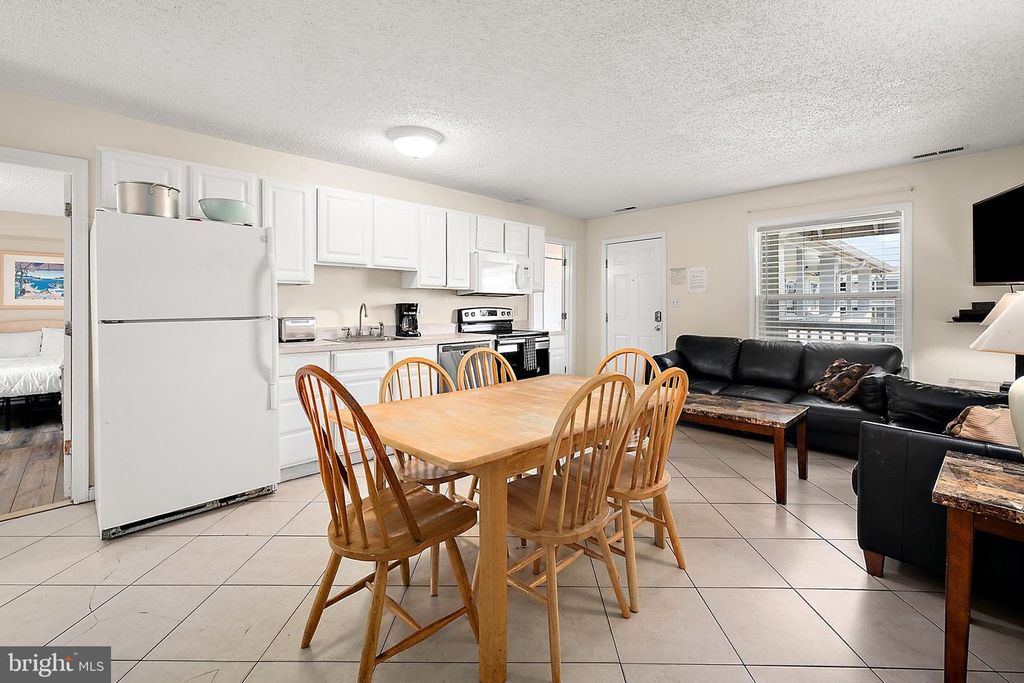 Image 11 of property listing at 207 8TH ST #203E, Ocean City, MD 21842