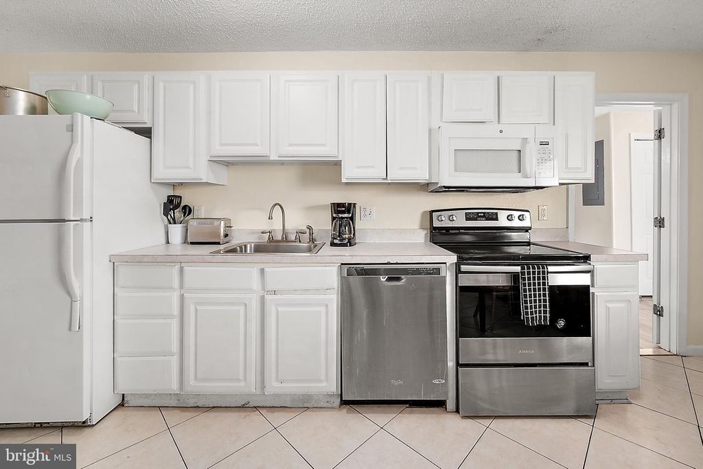 Image 13 of property listing at 207 8TH ST #203E, Ocean City, MD 21842