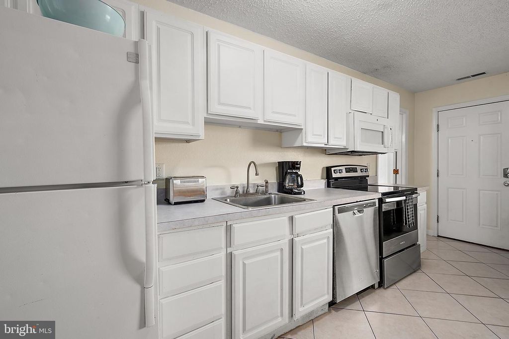 Image 17 of property listing at 207 8TH ST #203E, Ocean City, MD 21842