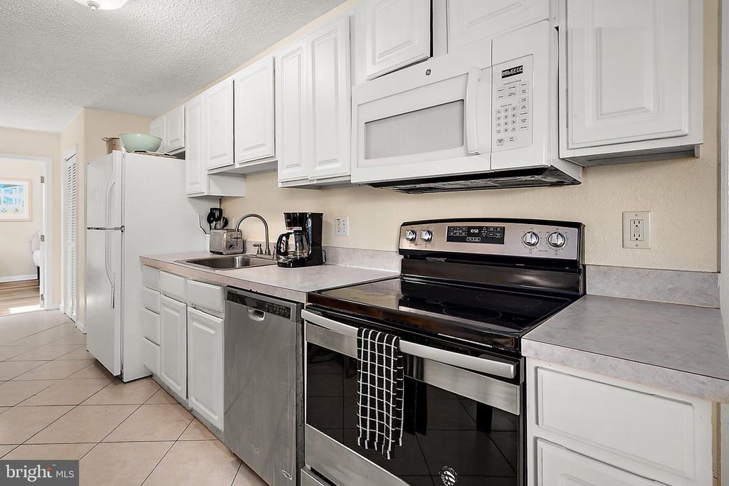 Image 18 of property listing at 207 8TH ST #203E, Ocean City, MD 21842