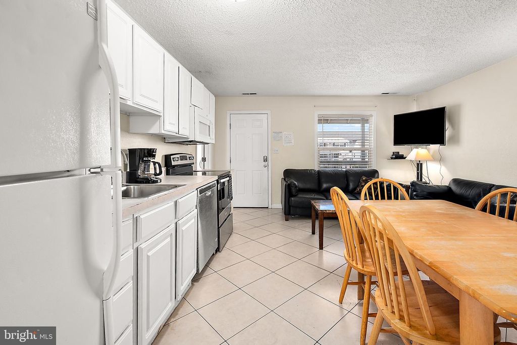 Image 19 of property listing at 207 8TH ST #203E, Ocean City, MD 21842