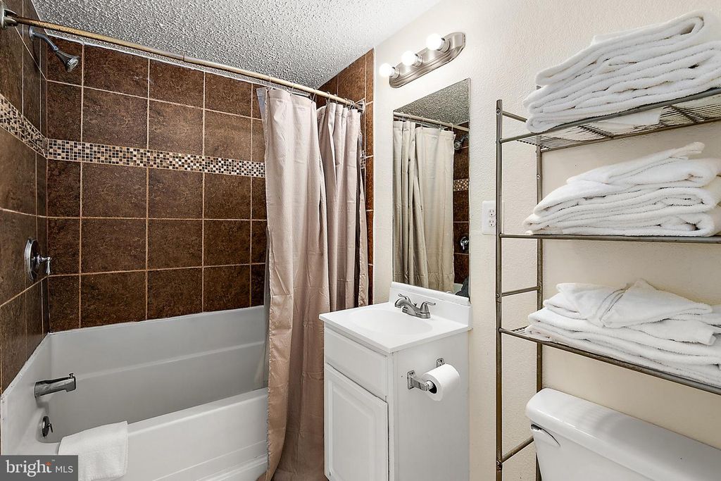 Image 23 of property listing at 207 8TH ST #203E, Ocean City, MD 21842