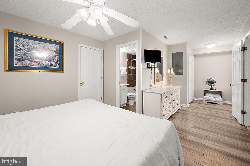 Image 27 of property listing at 207 8TH ST #203E, Ocean City, MD 21842