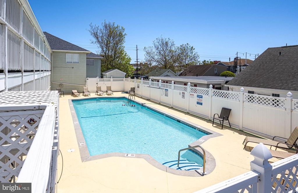 Image 3 of property listing at 207 8TH ST #203E, Ocean City, MD 21842