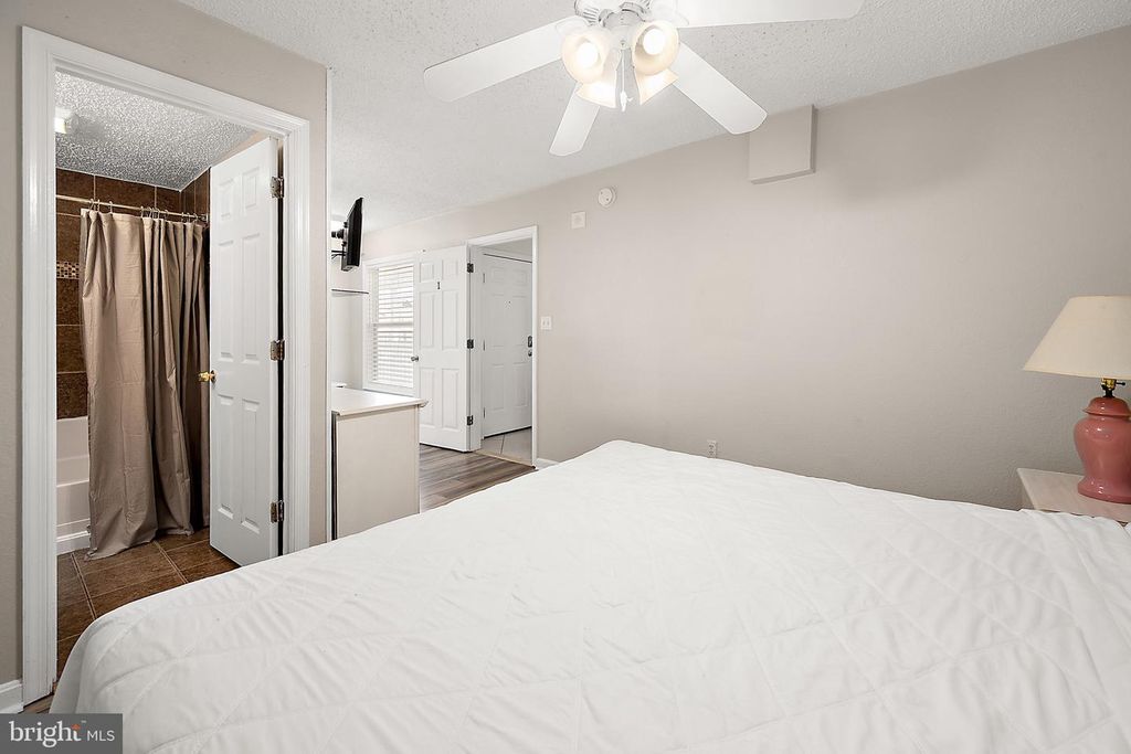 Image 32 of property listing at 207 8TH ST #203E, Ocean City, MD 21842