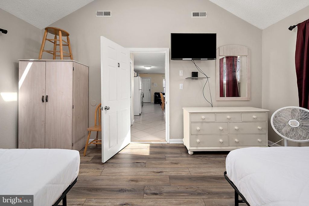 Image 33 of property listing at 207 8TH ST #203E, Ocean City, MD 21842