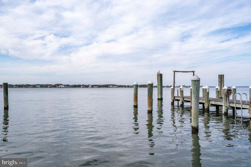 Image 36 of property listing at 207 8TH ST #203E, Ocean City, MD 21842