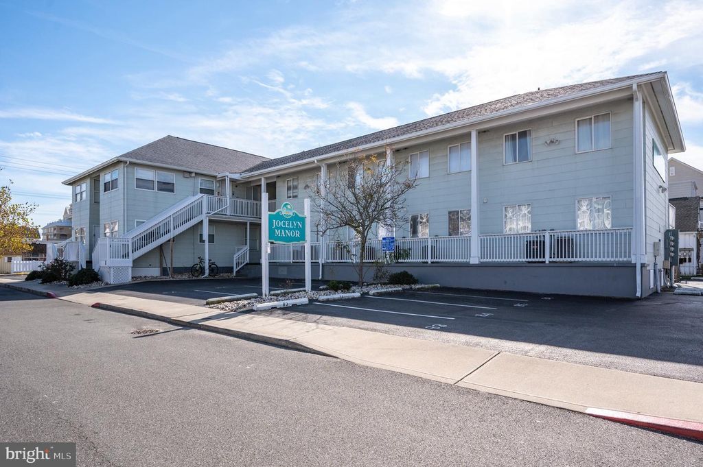 Image 38 of property listing at 207 8TH ST #203E, Ocean City, MD 21842