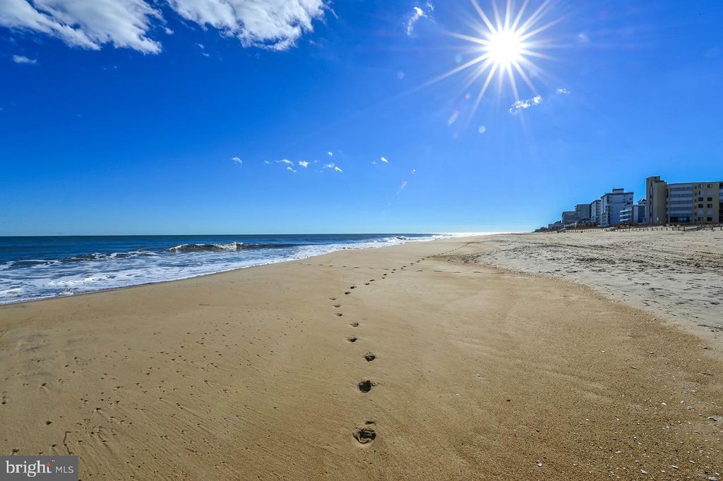 Image 4 of property listing at 207 8TH ST #203E, Ocean City, MD 21842