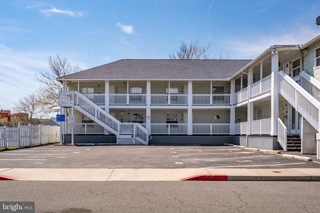 Image 40 of property listing at 207 8TH ST #203E, Ocean City, MD 21842